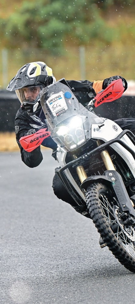 Foto von Gründer Felix auf seinem Motorrad