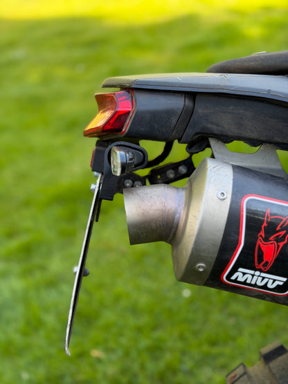 Yamaha Tenere 700 (2019-2026) Kurzer Kennzeichenhalter - auch für hohe Auspuffanlagen
