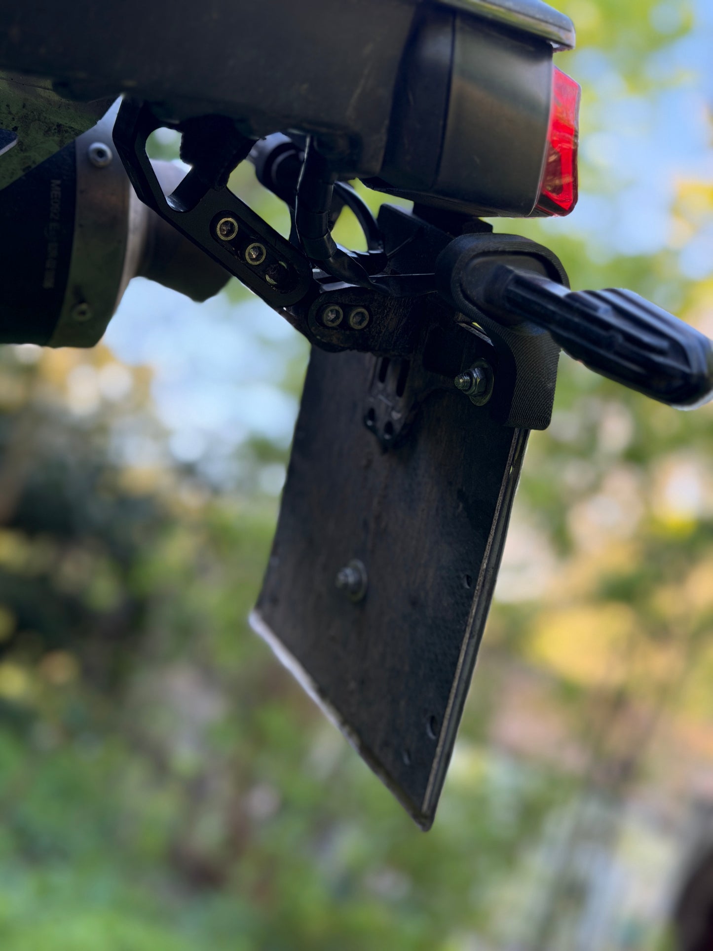 Yamaha Tenere 700 (2019-2026) Kurzer Kennzeichenhalter - auch für hohe Auspuffanlagen