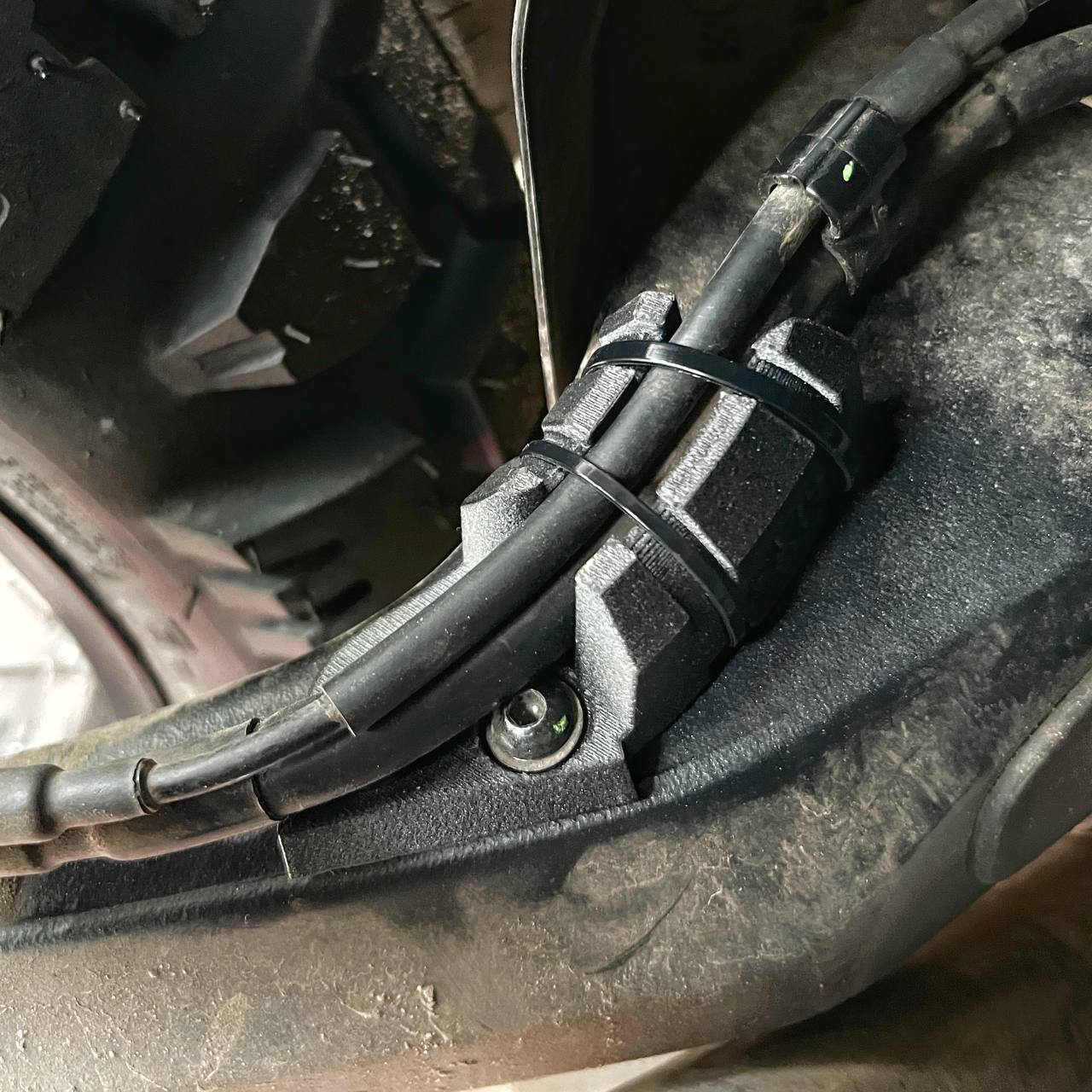 Yamaha Tenere 700 - Bremsleitungshalter hinten